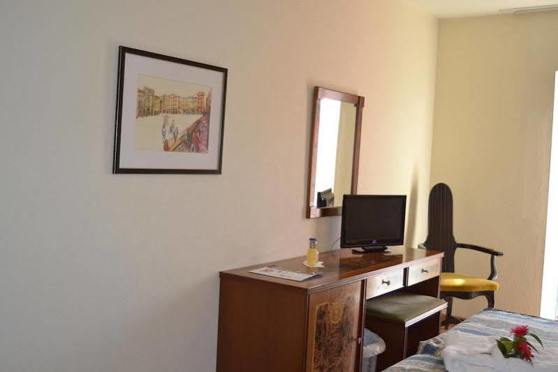 Duerming Villa De Sarria Hotel ภายนอก รูปภาพ